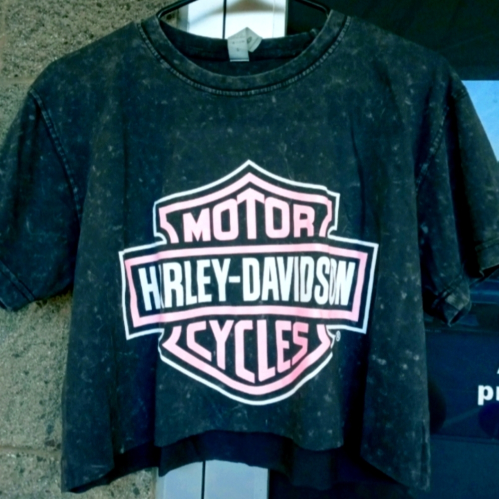 NEW Harley-Davidson Black and Pink Short Sleeve Cropped